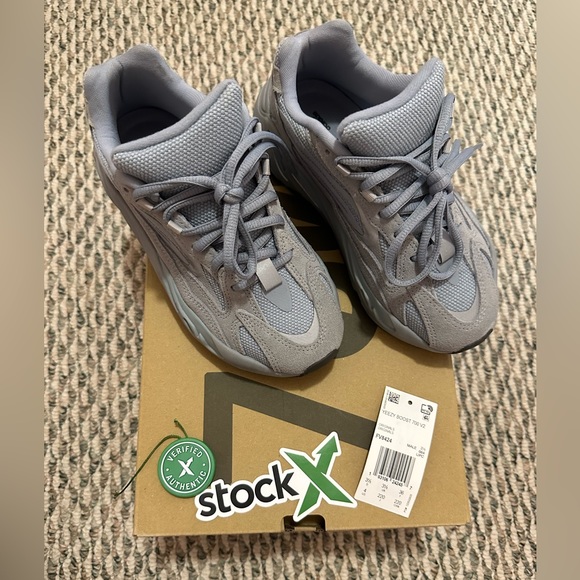Yeezy boost 700 v2 hospital blues size 4 - Picture 6 of 7